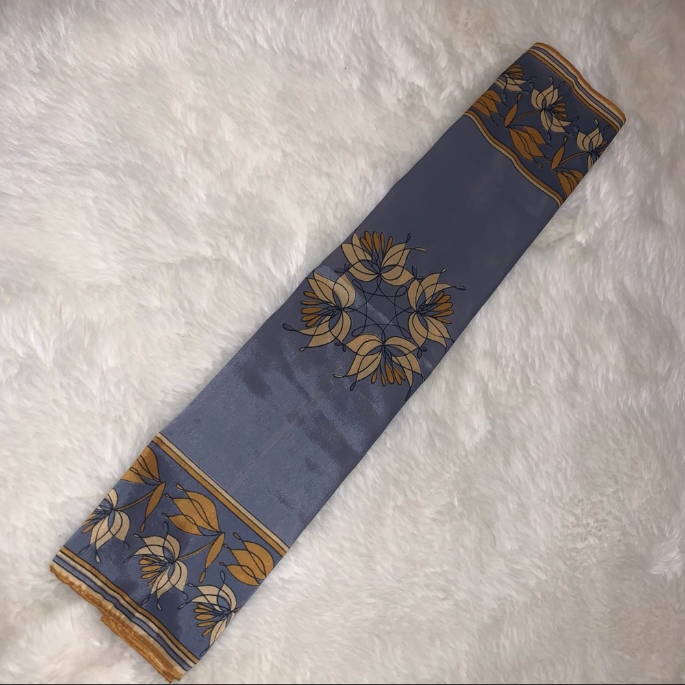 Usna gray scarf.
